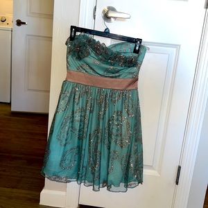 NWOT STRAPLESS FORMAL DRESS